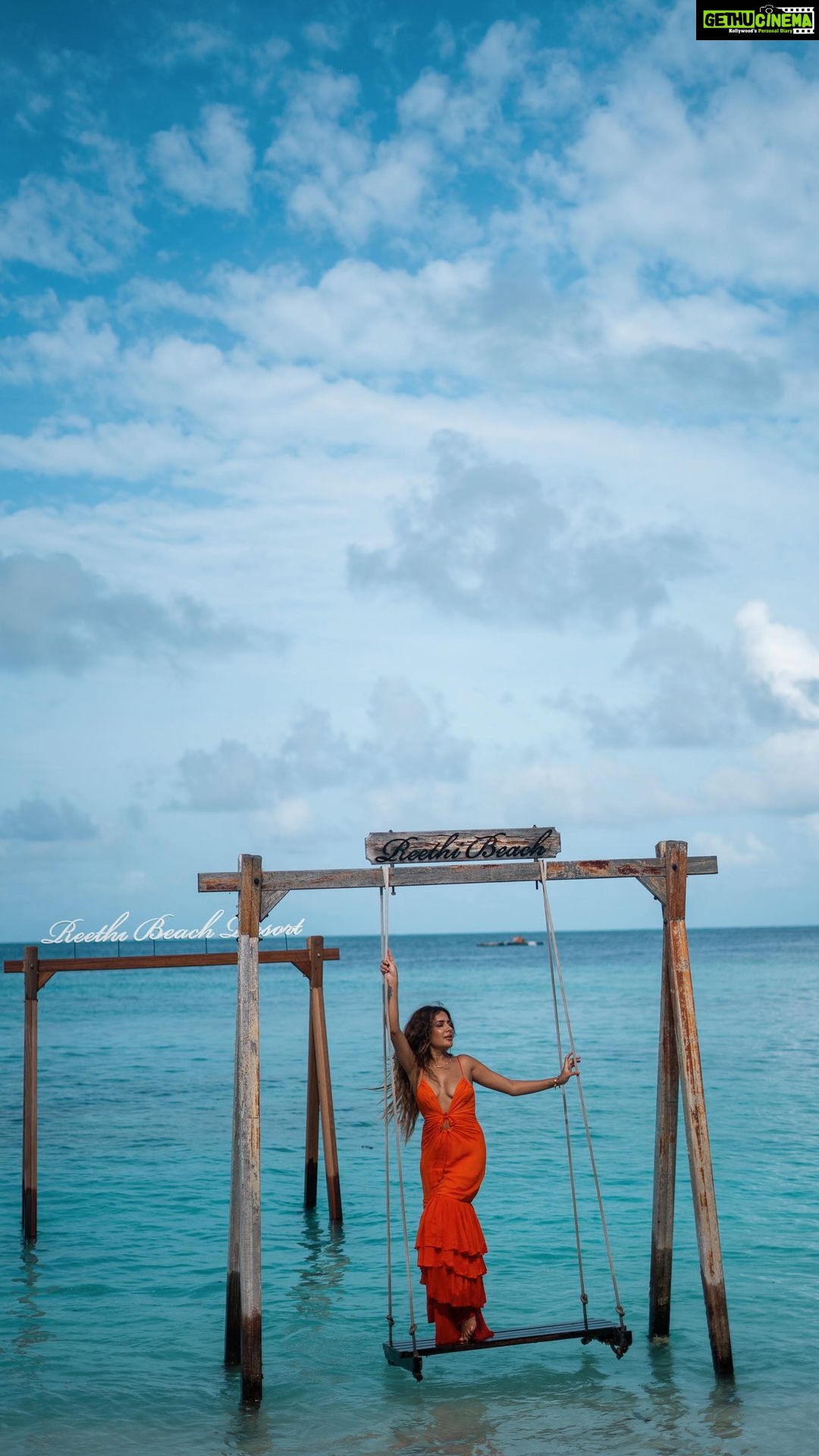 Sara Gurpal Instagram - If you want to go easy with your trip try @easemytrip !! Hassle free travelling with wide options of flights and hotels to choose from ! So what you waiting for plan your Dream trip now 🤍 with @easemytrip
