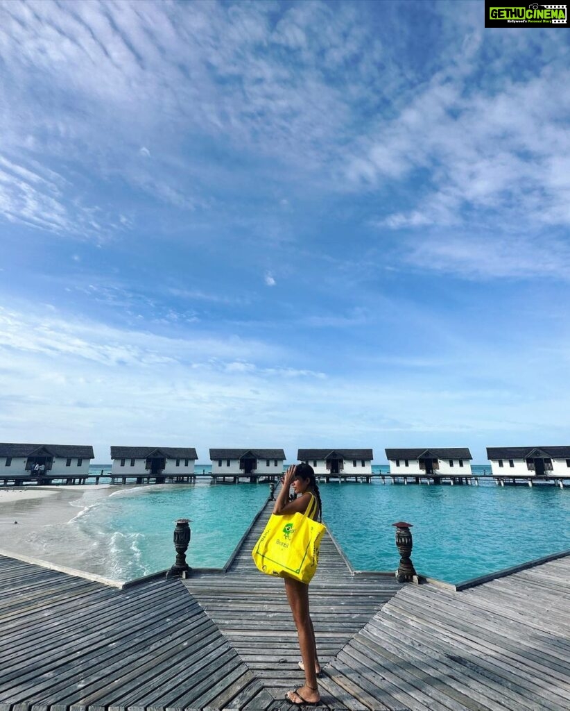 Sara Gurpal Instagram - #SaraKehndi Colours of 🌏 are better than colours of people 🤍 . . . . Use my code RBRSARA40 To book your stay with @reethibeachresort Book Dates : 10 July 2023 – 10 Aug 2023 Stay Dates : 10 July 2023 – 20 December 2023 Reethi Beach Resort, Baa Atoll, The Maldives