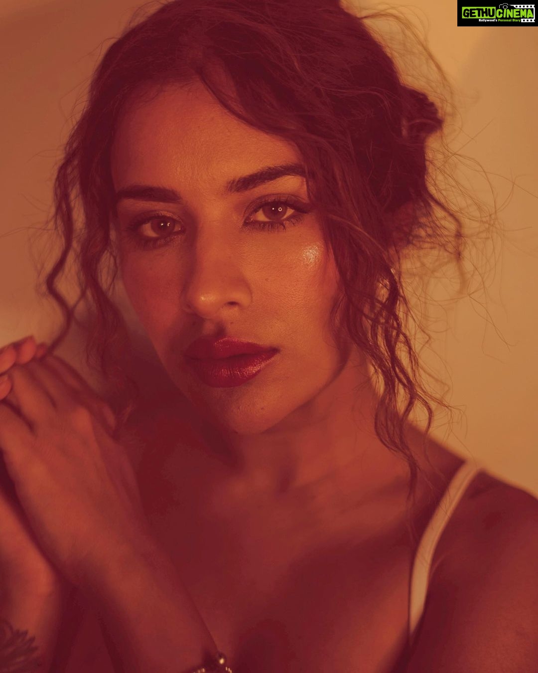 Sara Gurpal Instagram - Ask a question about Sunday !