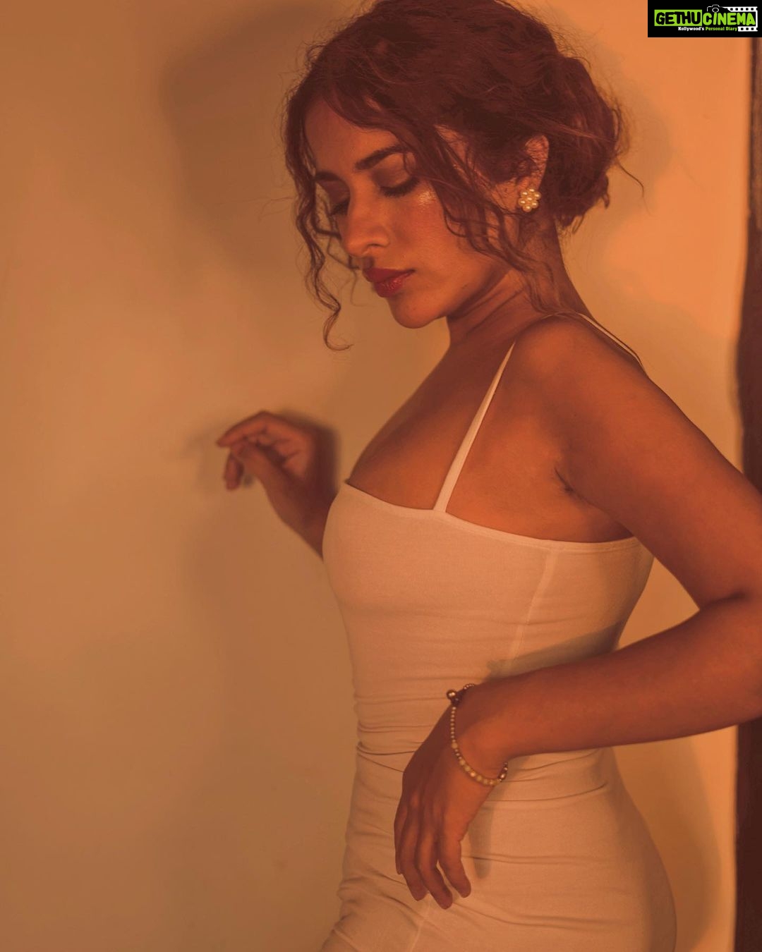 Sara Gurpal Instagram - Ask a question about Sunday !
