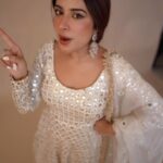 Sara Gurpal Instagram - Send this to your short friend 😂