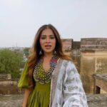 Sara Gurpal Instagram - Agreeeeeee? . . . Wearing ; @aachho Necklace : @azmaira_couture