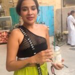 Sara Gurpal Instagram - Hello bolo sab chalo koi dhaka mukki na kre comment section mei …. #SaraKehndi I’m not saying all men are Dog just saying men are so loyal just like a dog 😵‍💫🥱