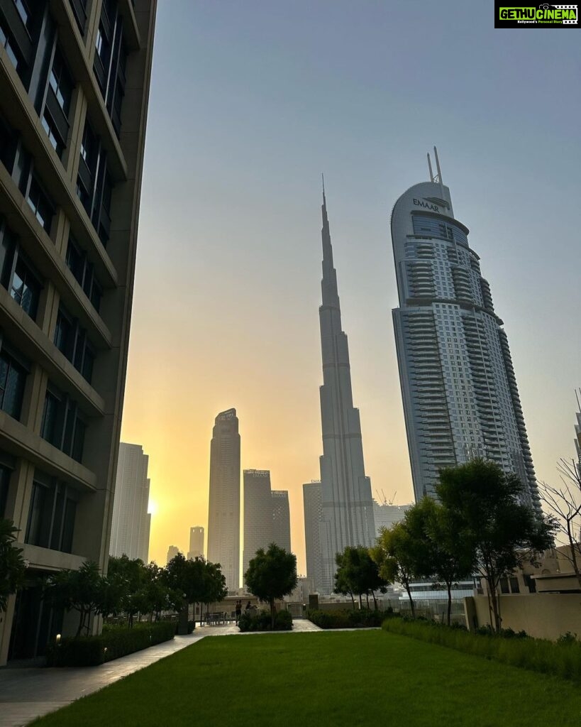 Sara Gurpal Instagram - #SaraKehndi Just another Blissfull Day 📍@smartstay.me Downtown Dubai