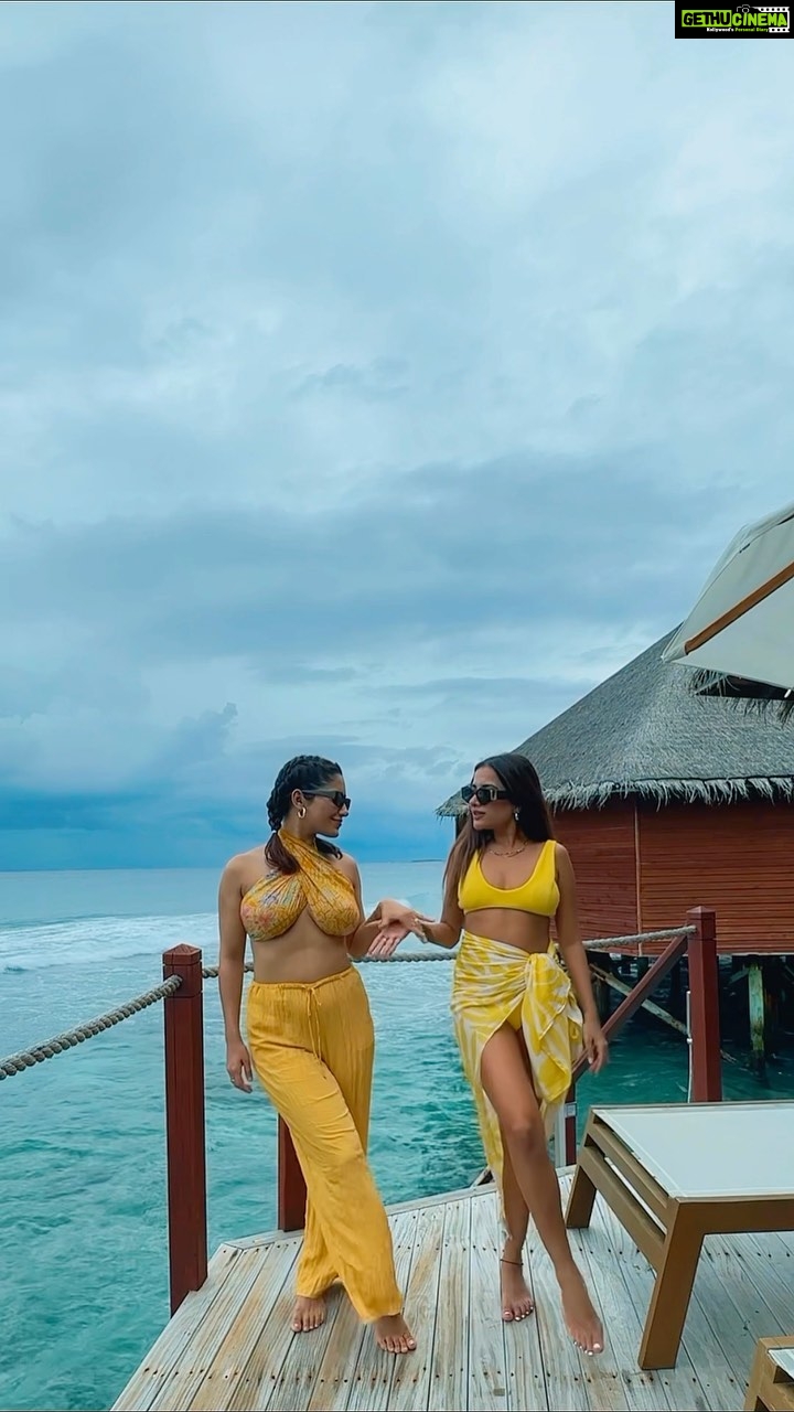 Sara Gurpal Instagram - Did we miss any of the clap????? . . .📍 @mirihi_island_resort