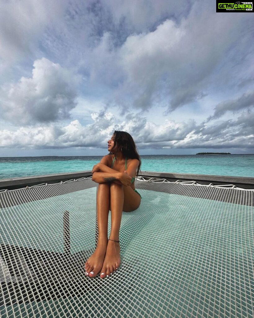 Sara Gurpal Instagram - #Sarakehndi where you from????. . . .📍 @thestandardmaldives Maldives
