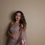Sara Gurpal Instagram - Drop a heart 🤍 . . . . Styles by @bhwdp Wearing ; @vibhaamitt Jewellery: @anaghaartsnjewels
