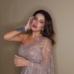Sara Gurpal Instagram - Drop a heart 🤍 . . . . Styles by @bhwdp Wearing ; @vibhaamitt Jewellery: @anaghaartsnjewels