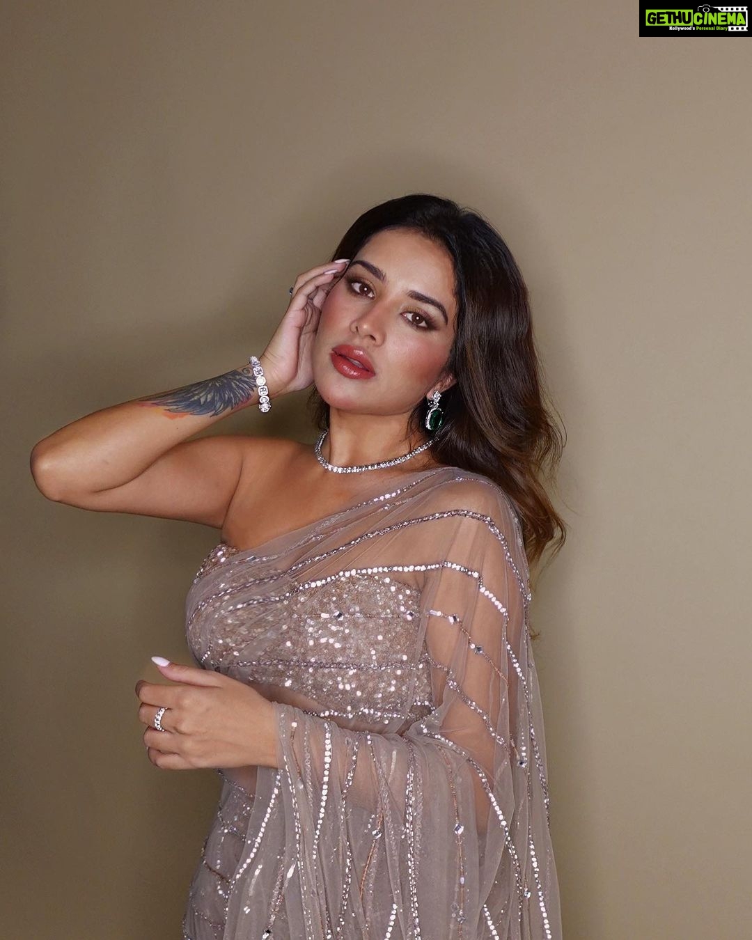 Sara Gurpal Instagram - Drop a heart 🤍 . . . . Styles by @bhwdp Wearing ; @vibhaamitt Jewellery: @anaghaartsnjewels