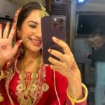 Sara Gurpal Instagram - Follow @saragurpals if you Haryanvi or love Haryanvi language Huhhhhh!!! Kameennnnn . . . From the sets @lambrandalaana #ProudHaryanvi