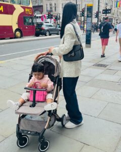 Sarah Khan Instagram - Hello 👋 🇬🇧