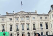 Sarah Khan Instagram - Hello 👋 🇬🇧