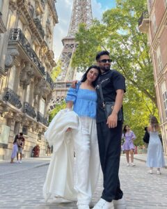 Sarah Khan Instagram - Bonjour 🇫🇷💕♥️
