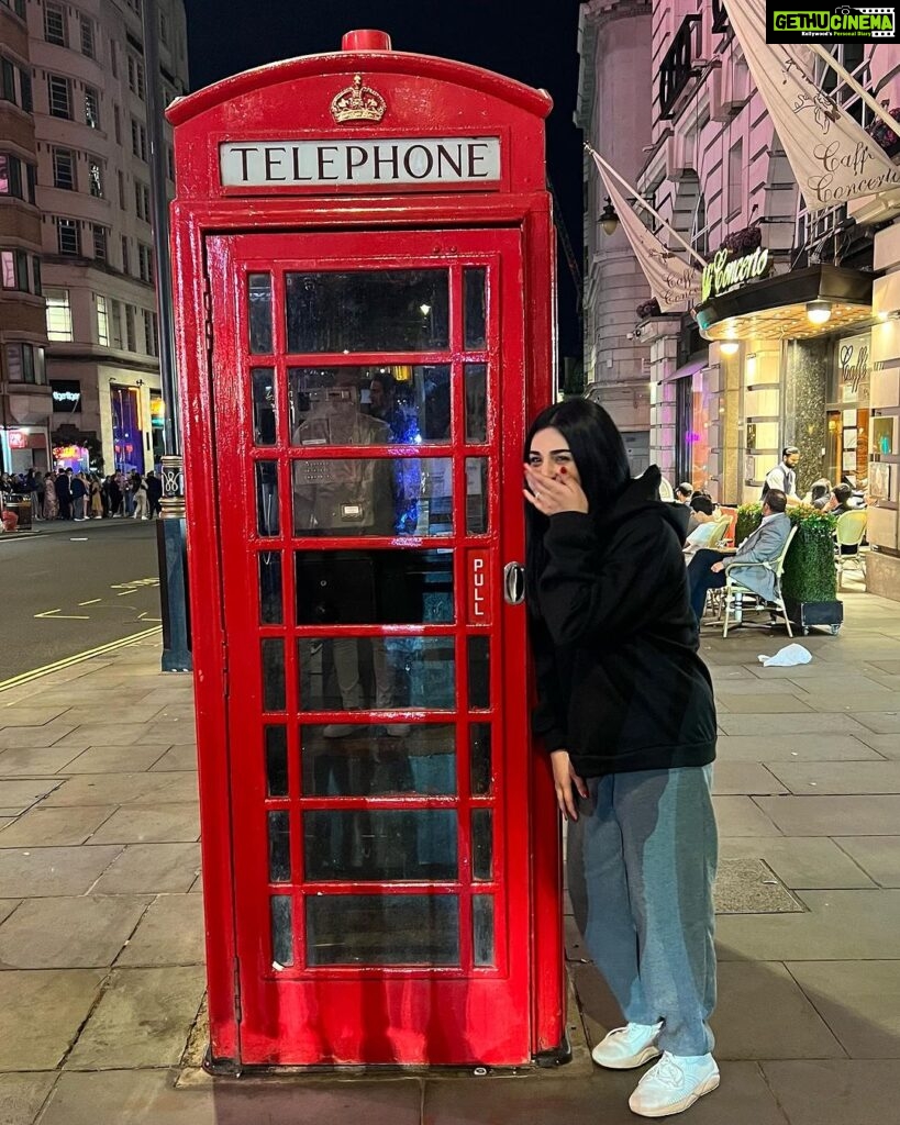 Sarah Khan Instagram - ♥️ London