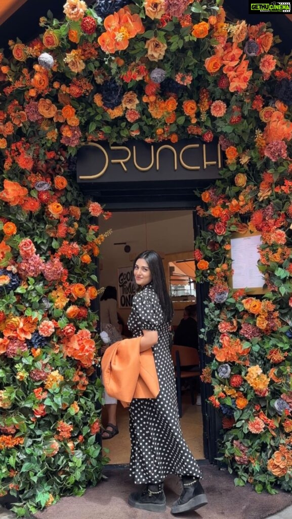 Sarah Khan Instagram - Brunch goals! @drunchlondon 🇬🇧💕