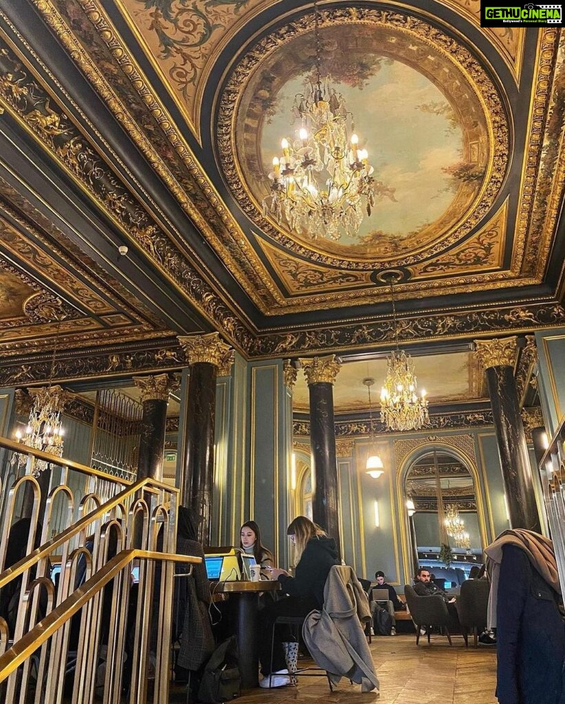 Sarah Khan Instagram - Just a regular Starbucks in Paris 💕☕️🍰 Starbucks Opéra Garnier