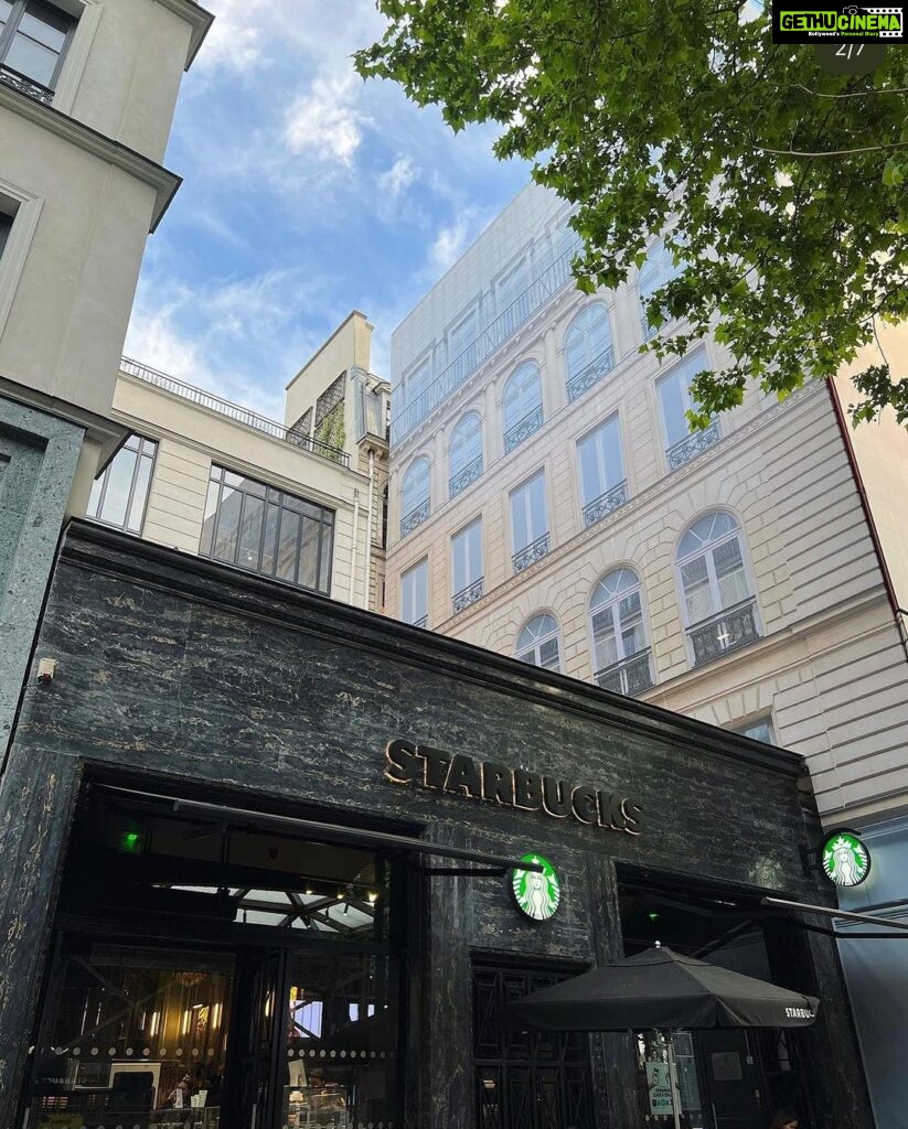Sarah Khan Instagram - Just a regular Starbucks in Paris 💕☕️🍰 Starbucks Opéra Garnier