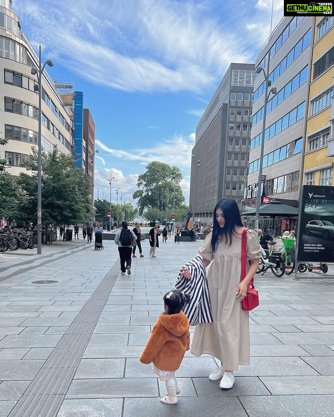 Sarah Khan Instagram - 🇳🇴💕 Oslo, Norway