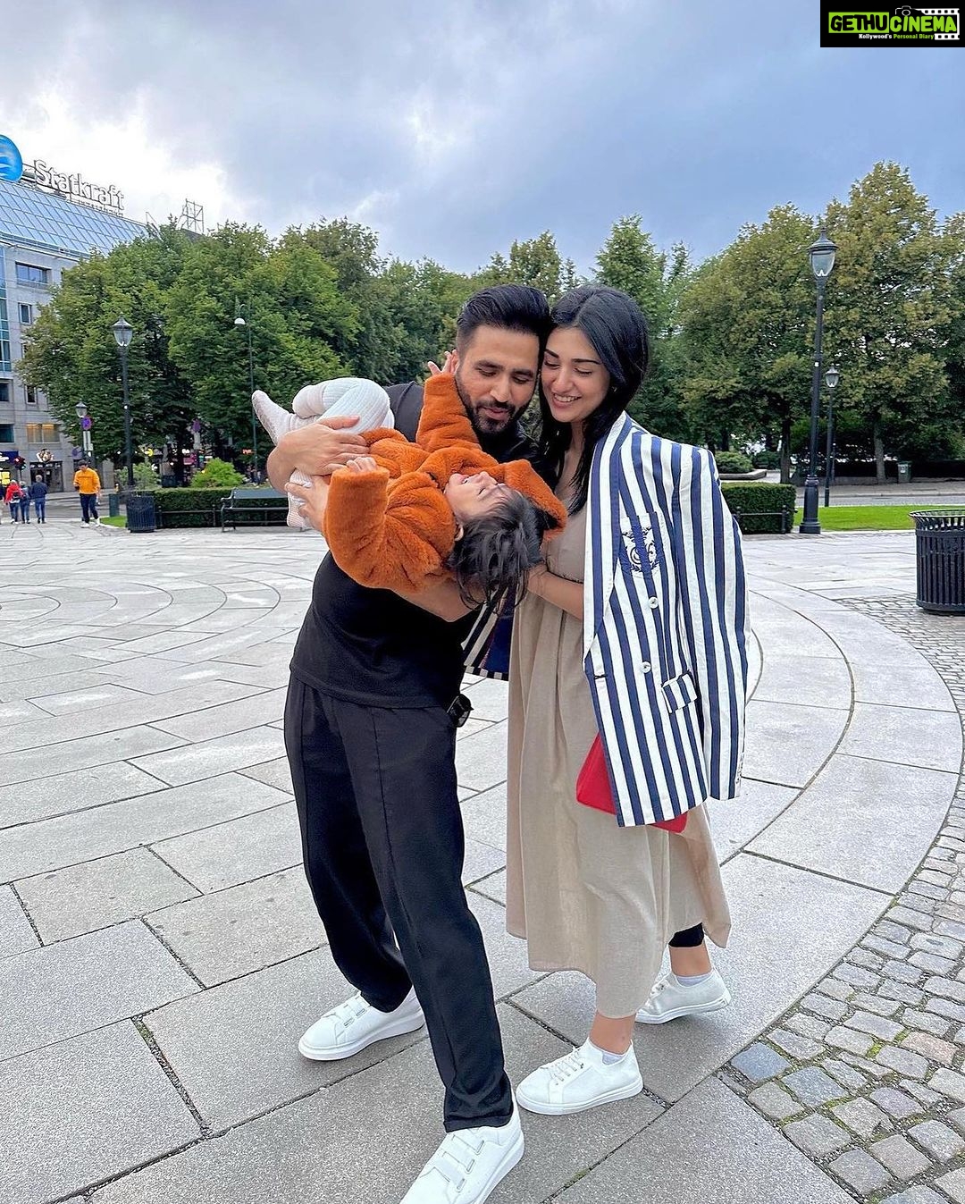 Sarah Khan Instagram - 🇳🇴💕 Oslo, Norway