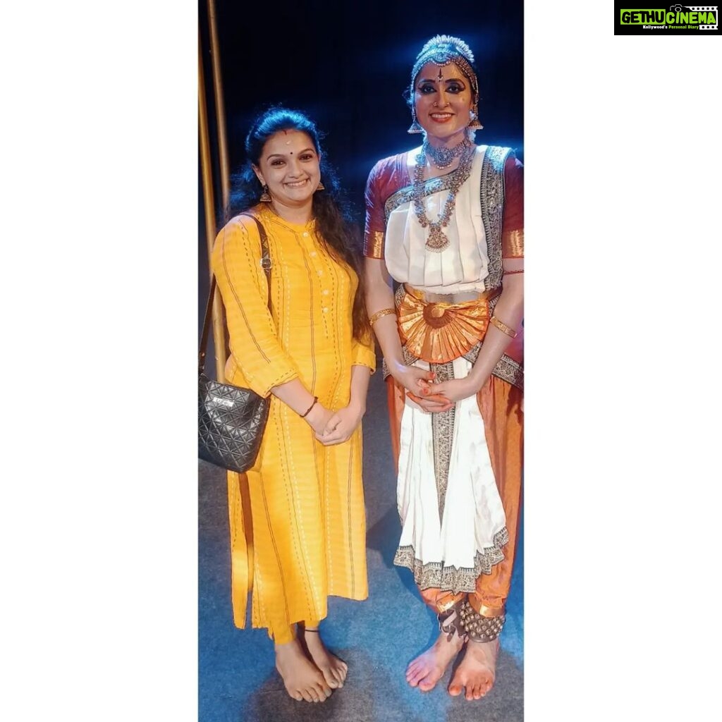 Saranya Mohan Instagram - With My dearest Teacher @drjanakirangarajan ❤ @kalpanak.krishnan