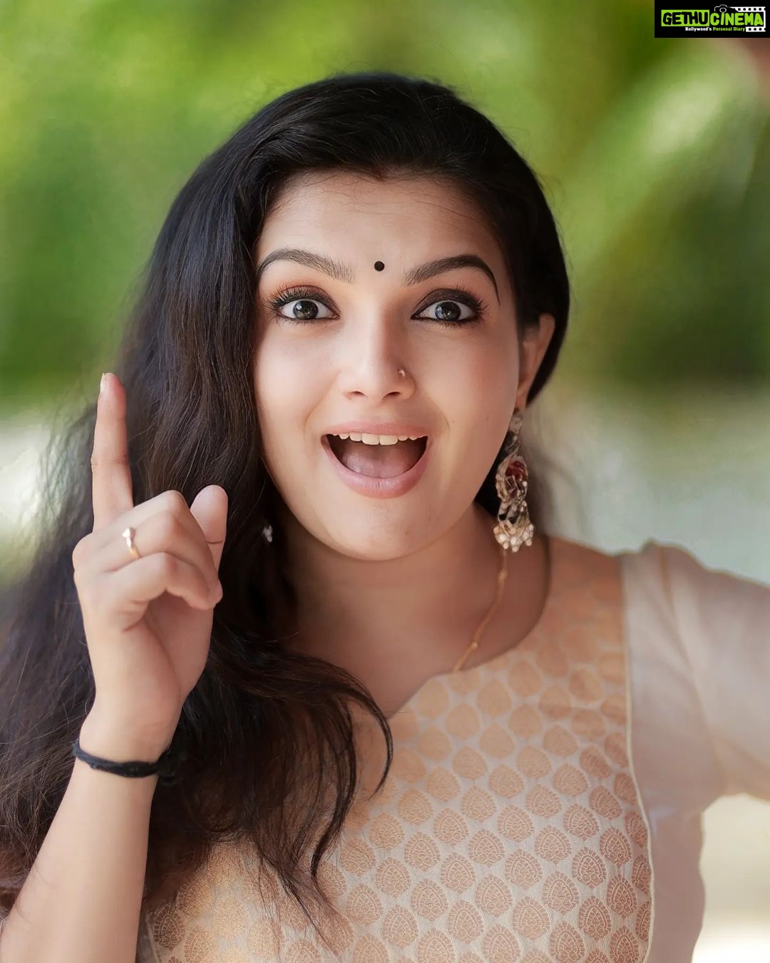 Saranya Mohan Instagram - Out! 📸 @vivek_kovalam 👗@deinudesigns Trivandrum, India
