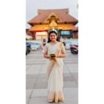 Saranya Mohan Instagram – ❤❤❤പദ്മനാഭസ്വാമിയുടെ നടയിൽ 

📷 @sreeraj_capture Sree Padmanabha Swami Temple, Kerala