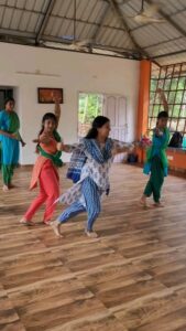 Saranya Mohan Instagram - Practice maketh a person perfect. ❤ With my senior students❤