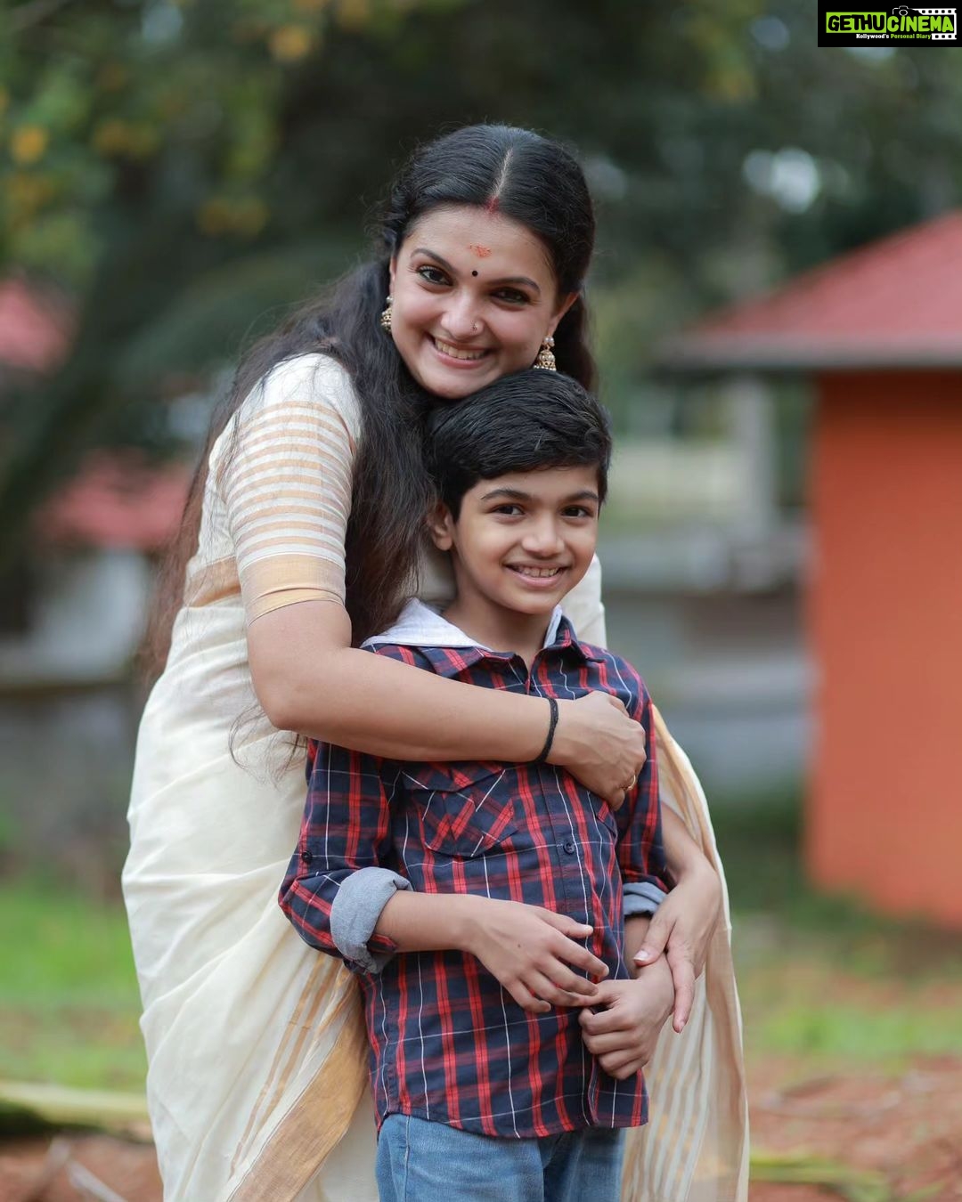 Saranya Mohan Instagram - ❤❤❤ With my dearest @paddupoorni Trivandrum, India