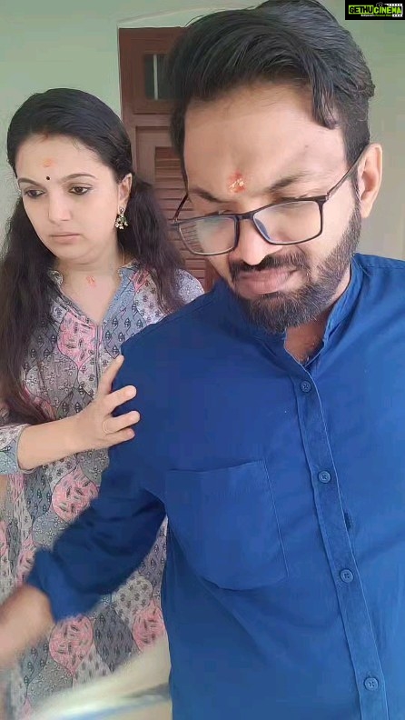 Saranya Mohan Instagram - പണി എടുക്കാതെ ശമ്പളം മേടിക്കാൻ ഉള്ള വകുപ്പുണ്ടോ മല്ലയ്യാ!