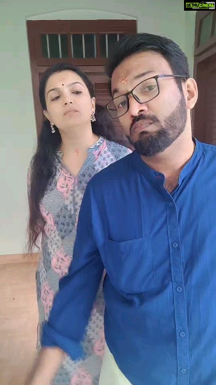 Saranya Mohan Instagram - ബില്ല് എടുക്കുന്നവർ ബില്ല് ലാദൻ! അപ്പോൾ പല്ല് എടുക്കുന്നവൻ? പല്ല് ലാദൻ! Trivandrum, India