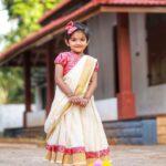 Saranya Mohan Instagram - തിരുവോണദിനാശംസകൾ ഫ്രം പൂർണി ❤ 👗 @mariyam__couture 📷 @vivek_kovalam Trivandrum, India