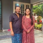 Saranya Mohan Instagram – With Dearest @babu_shahir uncle❤❤
@soubinshahir 😄 Ernakulam City, Kerala