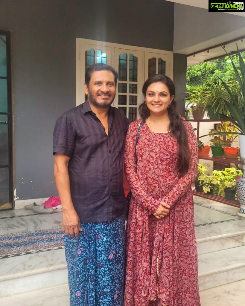 Saranya Mohan Instagram - With Dearest @babu_shahir uncle❤❤ @soubinshahir 😄 Ernakulam City, Kerala