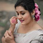 Sarayu Mohan Instagram - Watch her close!♥️