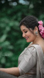 Sarayu Mohan Instagram - ഓണം ♥️