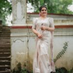 Sarayu Mohan Instagram - @_story_telle__r @jaz_bridal_makeover @vamika_designs23 Tripunithara
