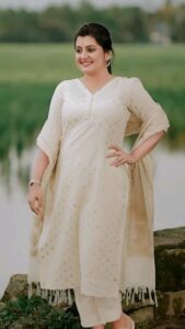 Sarayu Mohan Instagram - @sree_clothing @_story_telle__r @mr_appooss_ @meeramax_makeupartist_