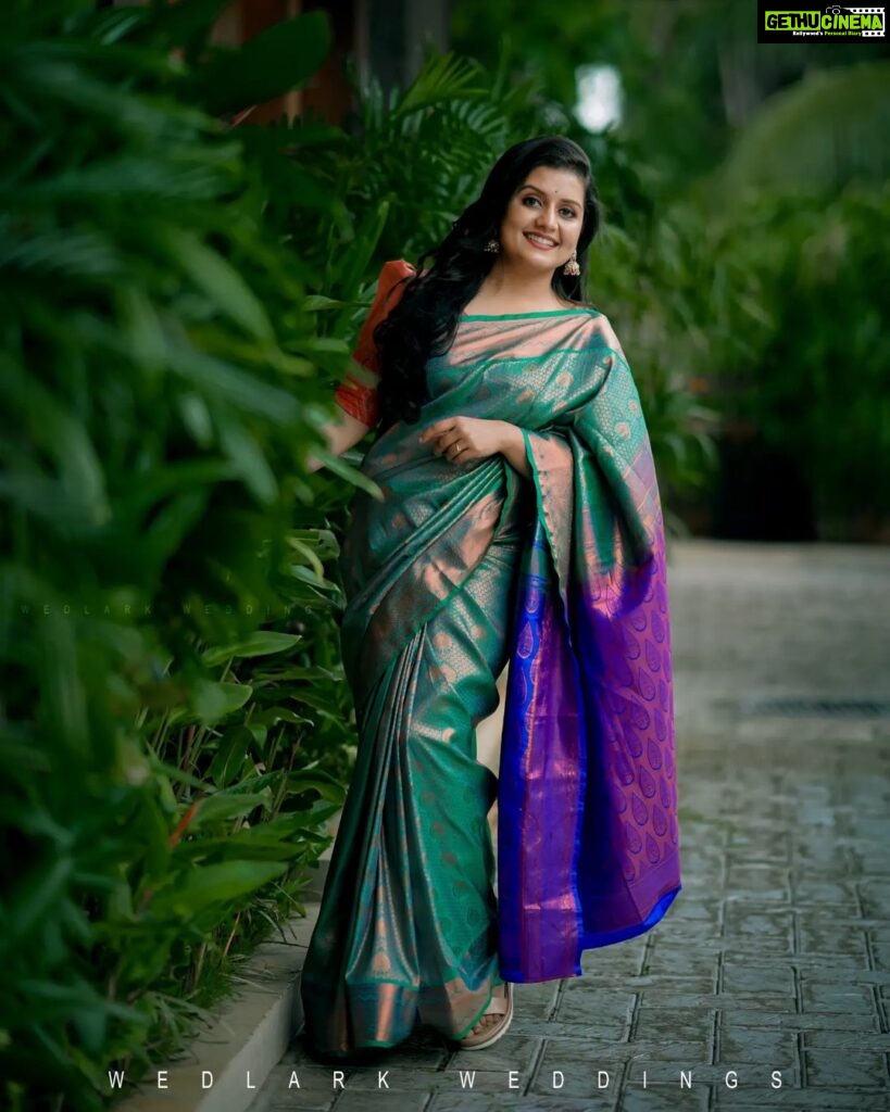 Sarayu Mohan Instagram - Revisiting a happy day♥ Mua and costume My dearest @sassmakeovers_by_divya, Clicks @wedlark_weddings ♥ Kannur