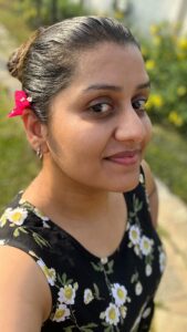 Sarayu Mohan Instagram - ഞാനും കൂവി 🤓 കമെന്റിൽ ഒരു മയത്തിൽ കൂവണേ 😑
