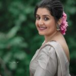 Sarayu Mohan Instagram - Watch her close!♥️