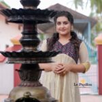 Sarayu Mohan Instagram - Good morning ♥️ @lepapillonkochi_ @ambu_images @jaz_bridal_makeover