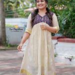 Sarayu Mohan Instagram - Sharing this special day's happiness wearing @lepapillonkochi_ Simple style stays my favourite forever ♥️kunj @ambu_images ♥️ @jaz_bridal_makeover ♥️
