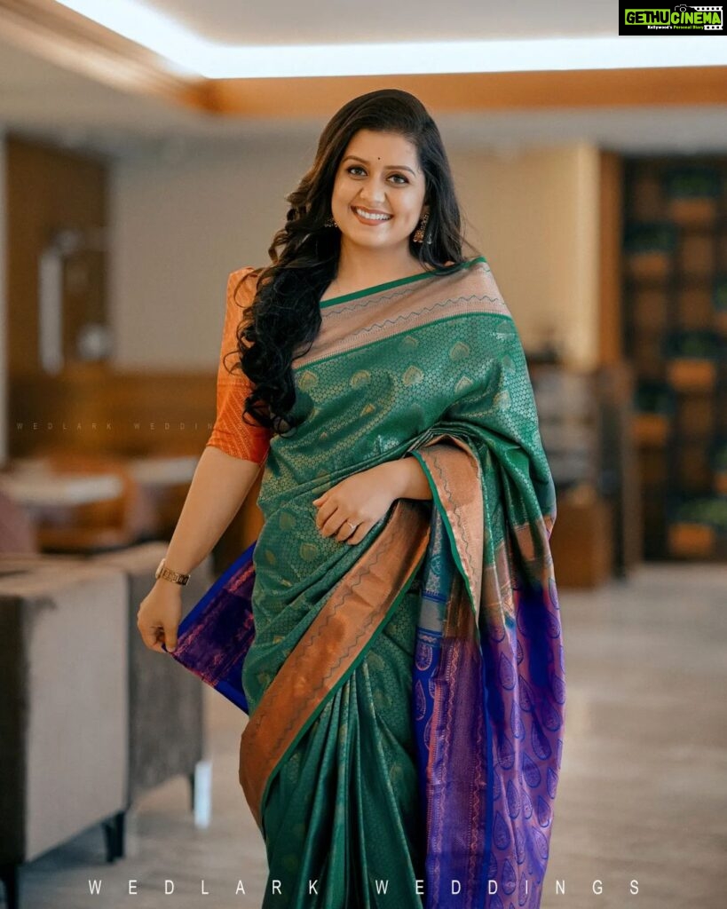 Sarayu Mohan Instagram - Revisiting a happy day♥️ Mua and costume My dearest @sassmakeovers_by_divya, Clicks @wedlark_weddings ♥️ Kannur