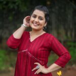 Sarayu Mohan Instagram – Have  a bright sunday
Clicks :@__vivid_snaps
Mua @jaz_bridal_makeover

Aliyacut frock
Yoke and sleev mirror work
Wrinkle material
Sizes s to xxl
Rate899/free shipping kerala