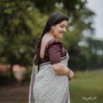 Sarayu Mohan Instagram - അമ്മുസ് 🥰 . @sarayu_mohan @_story_telle__r . . . . . #picoftheday #pic #instagood #instadaily #actress #actresslife #modeling #stylefashion #fashionista #costume #gown #beach #reels #goodvibes #vibes #malayalamcinema #kochi #kochidiaries #puthuvype #love #photography Kochi Kerela, India