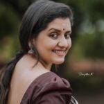 Sarayu Mohan Instagram - അമ്മുസ് 🥰 . @sarayu_mohan @_story_telle__r . . . . . #picoftheday #pic #instagood #instadaily #actress #actresslife #modeling #stylefashion #fashionista #costume #gown #beach #reels #goodvibes #vibes #malayalamcinema #kochi #kochidiaries #puthuvype #love #photography Kochi Kerela, India