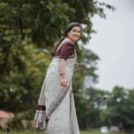 Sarayu Mohan Instagram - അമ്മുസ് 🥰 . @sarayu_mohan @_story_telle__r . . . . . #picoftheday #pic #instagood #instadaily #actress #actresslife #modeling #stylefashion #fashionista #costume #gown #beach #reels #goodvibes #vibes #malayalamcinema #kochi #kochidiaries #puthuvype #love #photography Kochi Kerela, India
