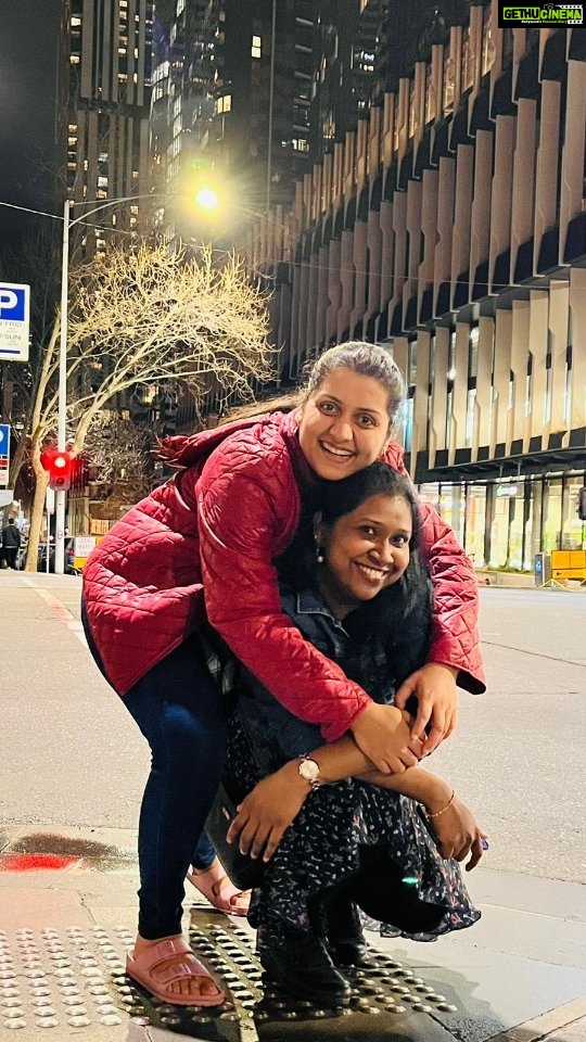 Sarayu Mohan Instagram - On a cozy Melbourne night, dancing with ur schoolfriend in street hits different ♥ @resh.sunshine ♥ #Ammu#in#Aus# Melbourne, Victoria, Australia