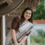 Sarayu Mohan Instagram – നാൽവരി കവിത പോൽ
ചെറിയൊരു ജീവിതം
നിറയുന്നിന്നീ ദിനത്തിൽ
ചിരികൾ എന്നോരം
നേർന്നോരാ ആശംസകൾ
ചേർക്കുന്നു നെഞ്ചോരം♥️

Clicks my own @_story_telle__r
♥️ Ernakulathappan- Lord Shiva Temple at Ernakulam