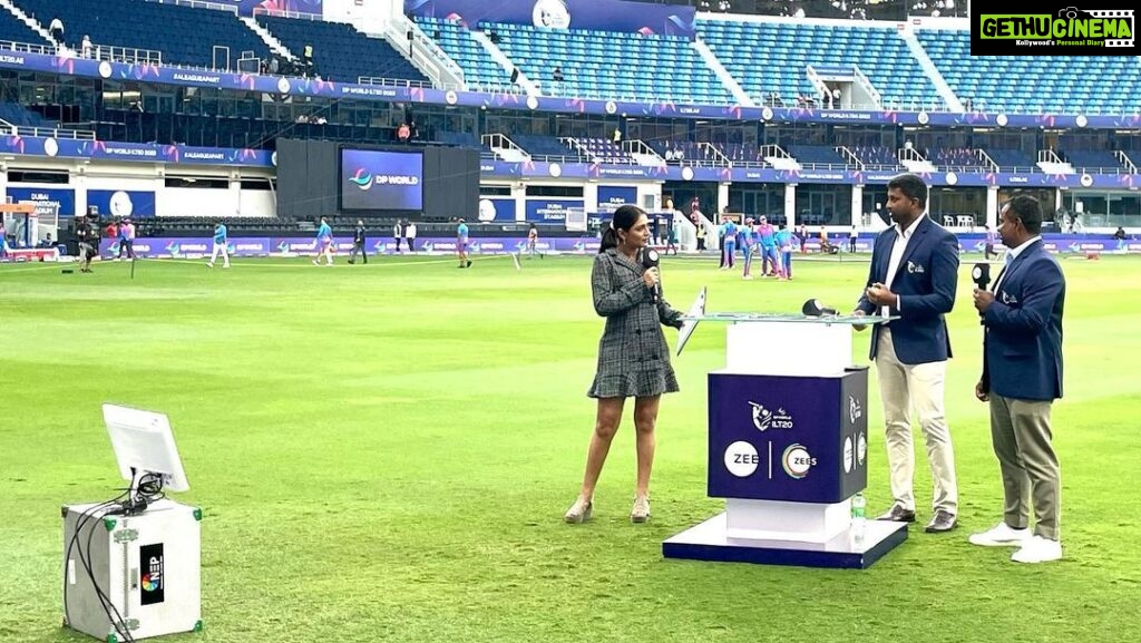 Sastika Rajendran Instagram - Pre-match scenes with Rusty and Sriram. A lot of discussions and a hell a lot of fun 🤩 @russelarnoldofficial @sriram435 Styled by @swetha.raghul 🌸 #DpWorldILT20 #T20 #UAE #CricketSafari #ILT20onZee #Dubai Dubai International Stadium